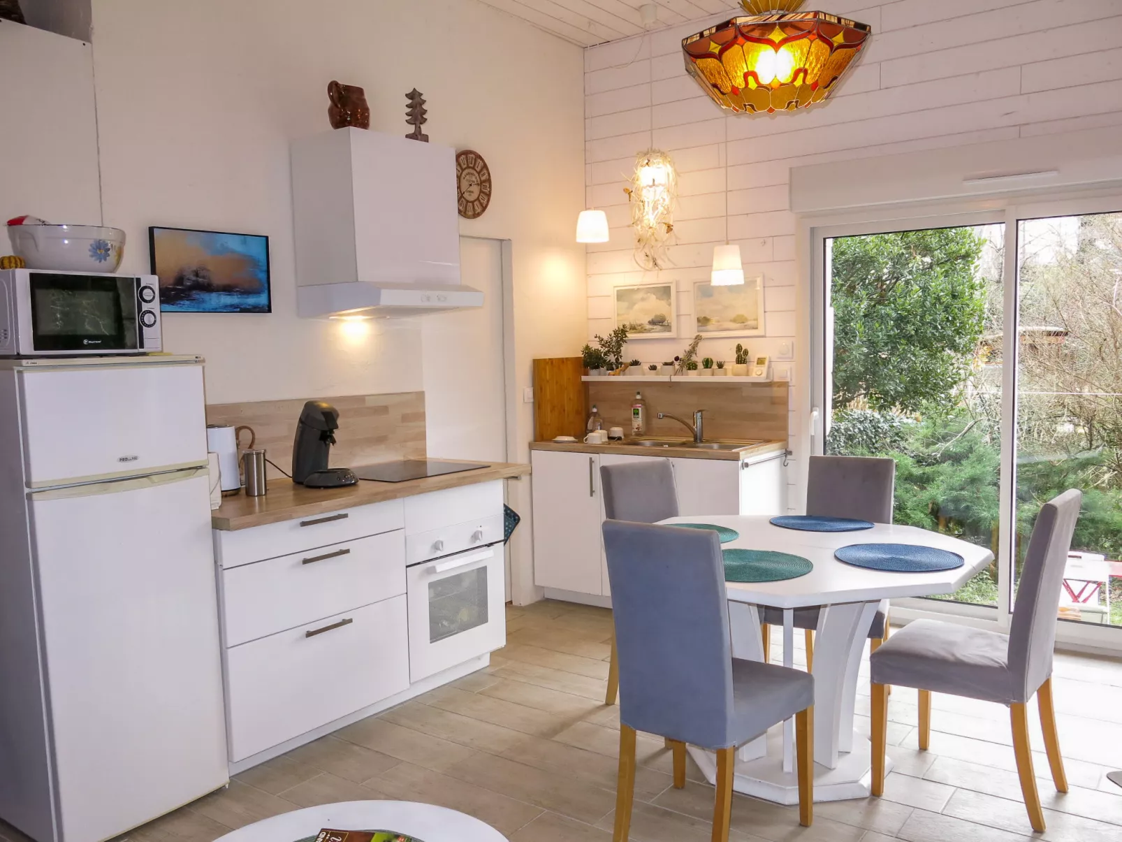 La petite maison blanche-Drinnen