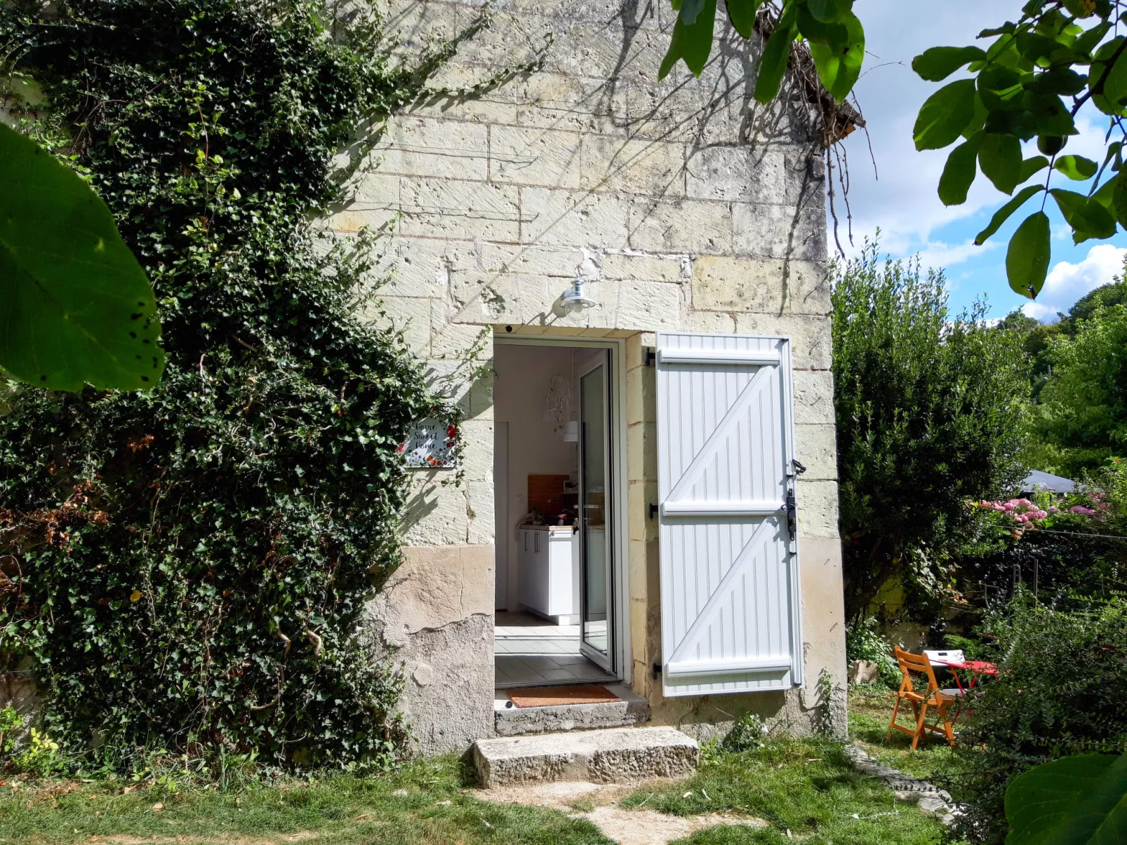 La petite maison blanche-Draußen