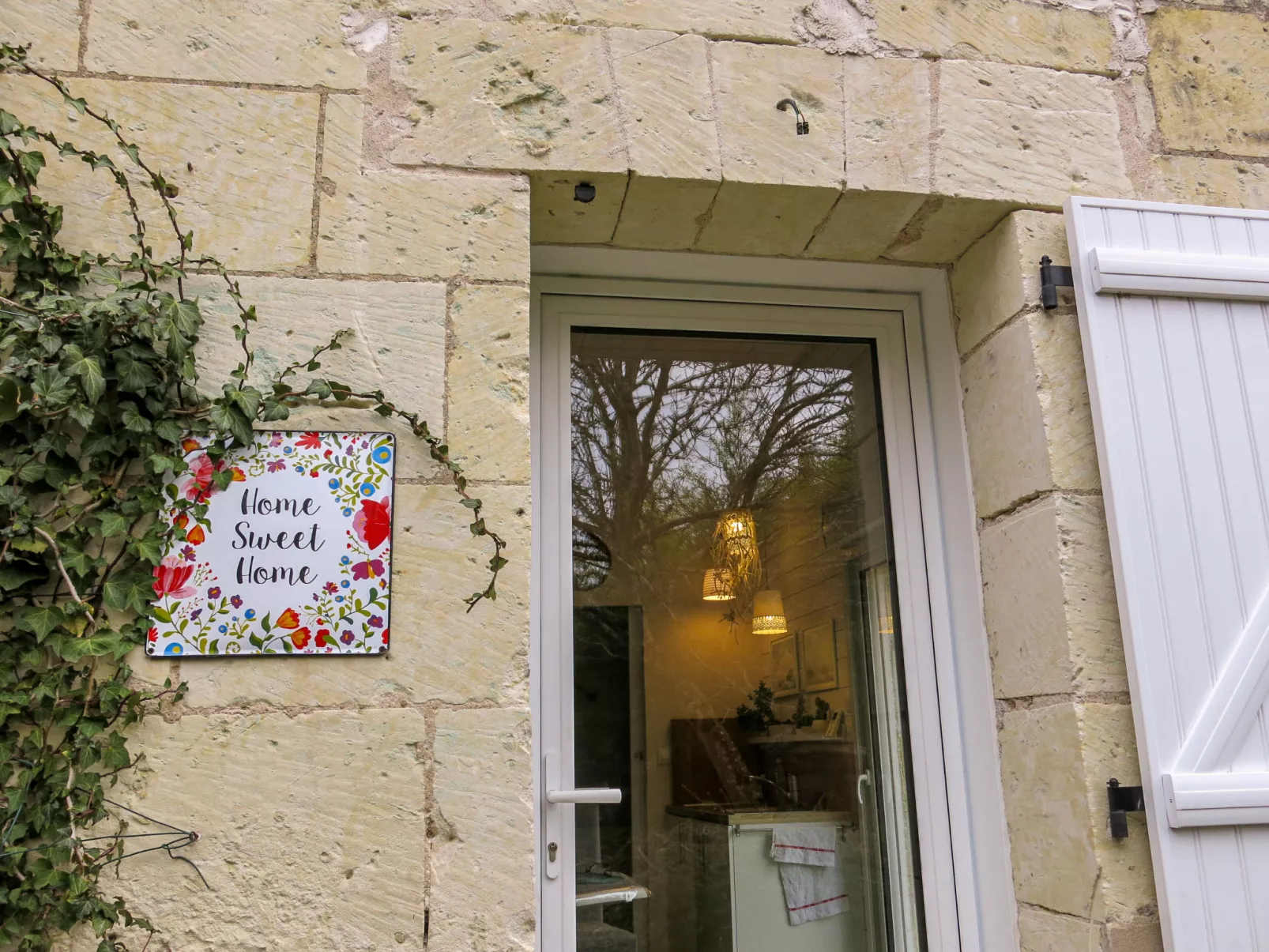 La petite maison blanche-Draußen