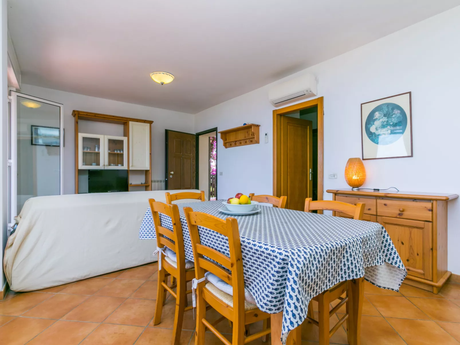 Three-room apartment-Inside