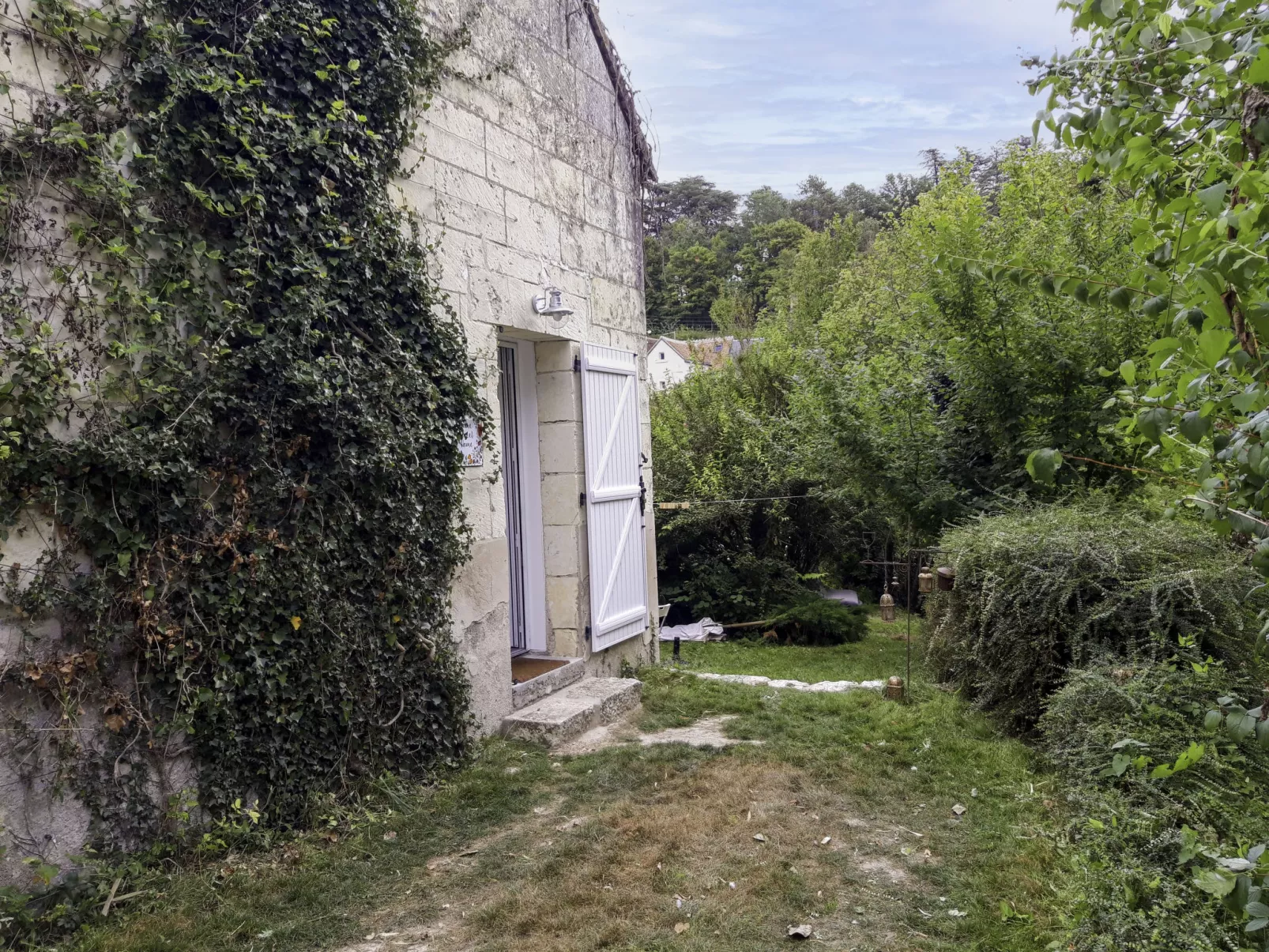 La petite maison blanche-Draußen