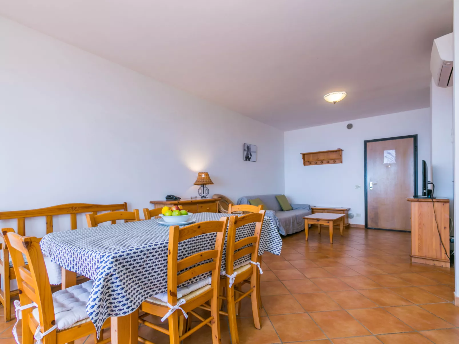 Three-room apartment-Inside