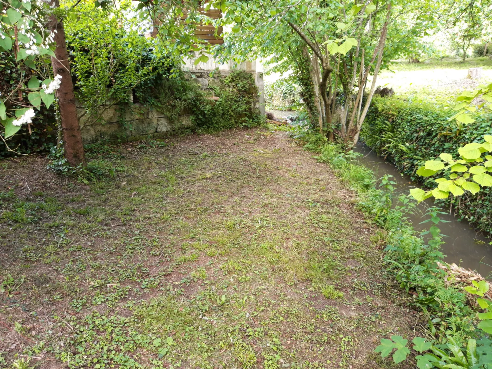 La petite maison blanche-Draußen