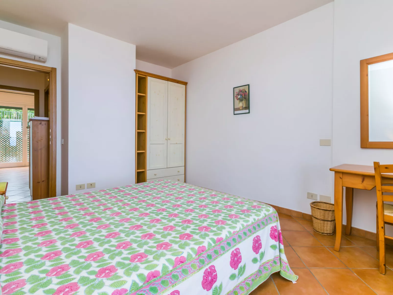 Three-room apartment-Inside