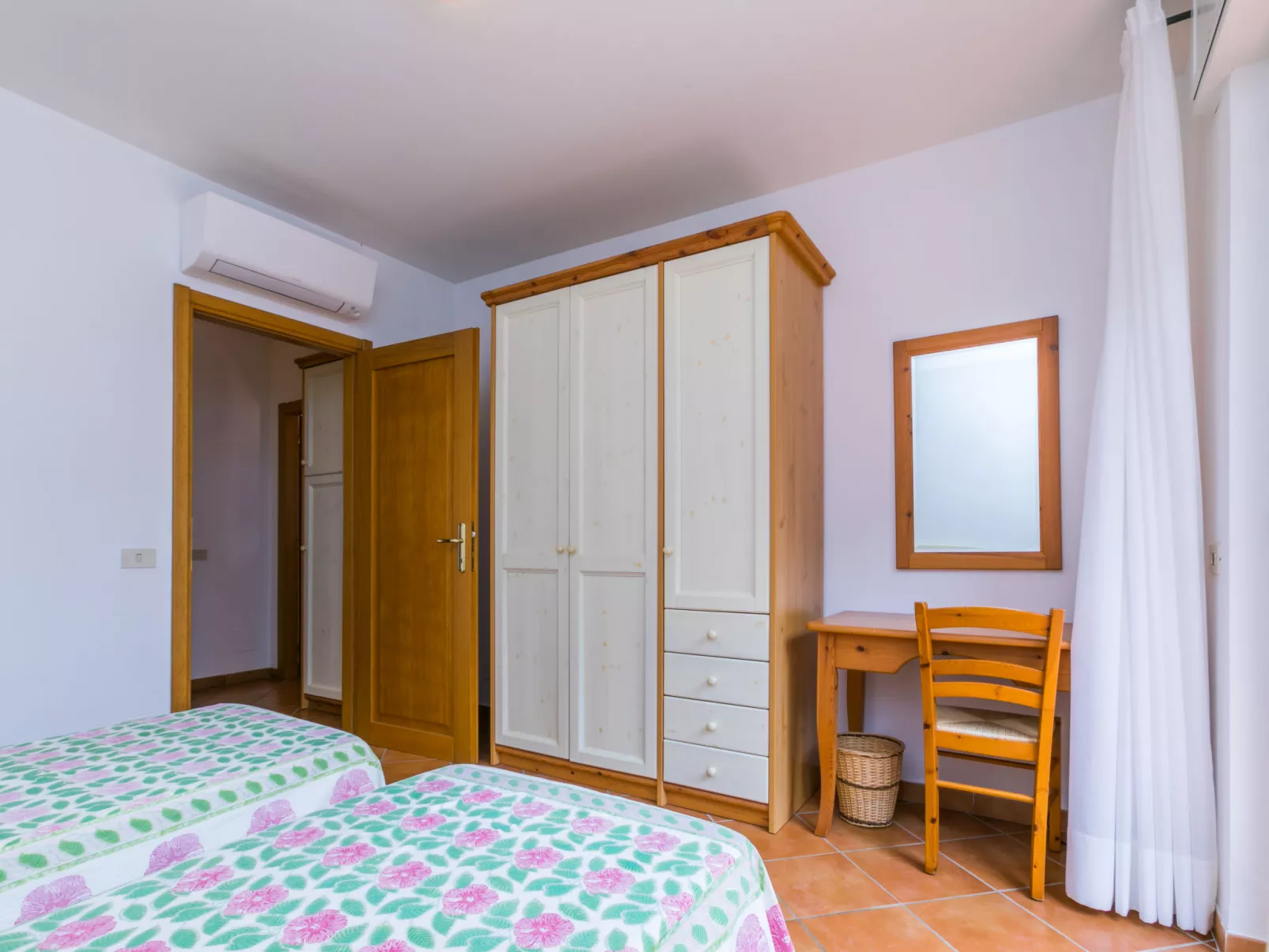 Three-room apartment-Inside