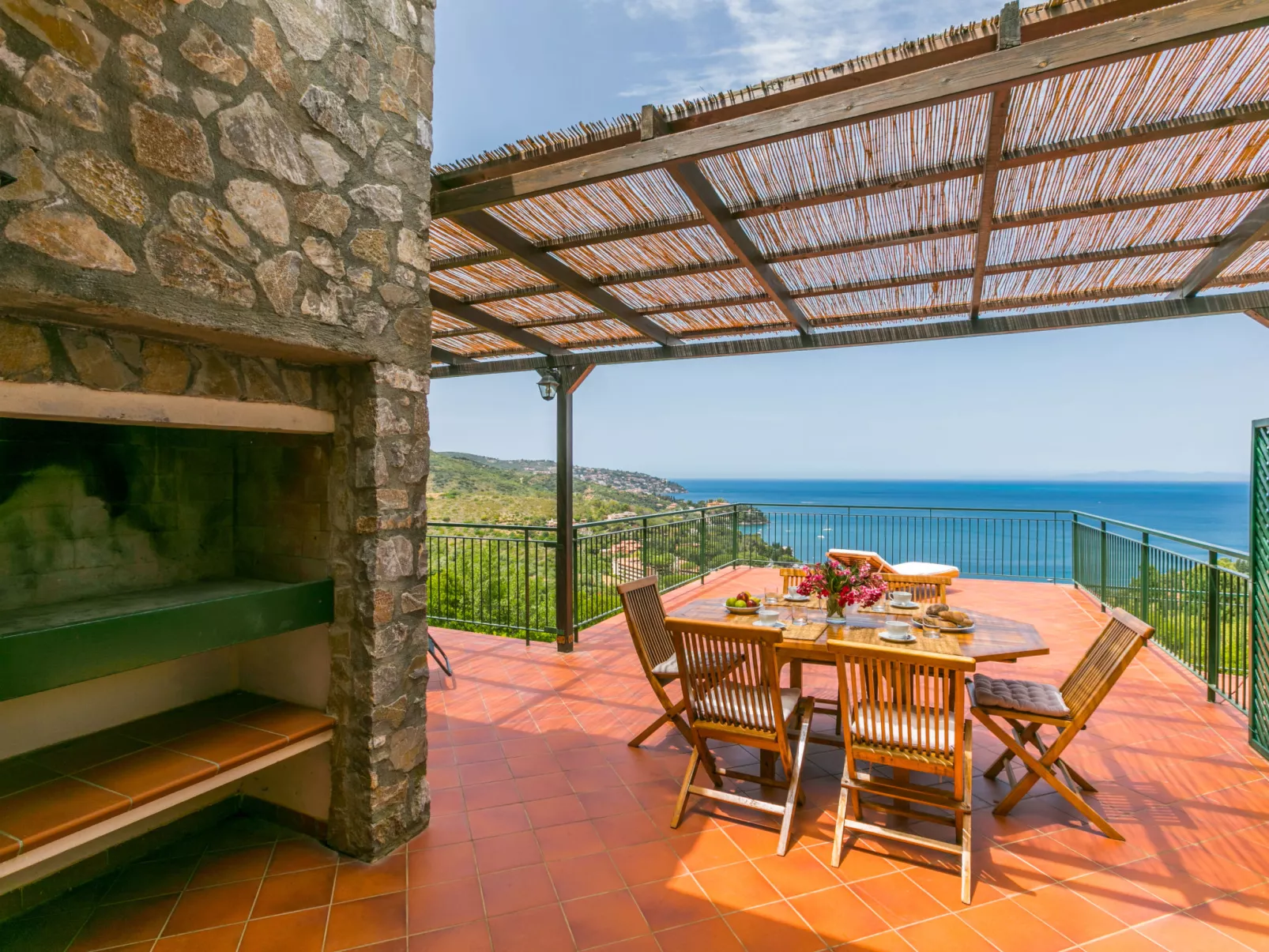 Three-room apartment-Outside