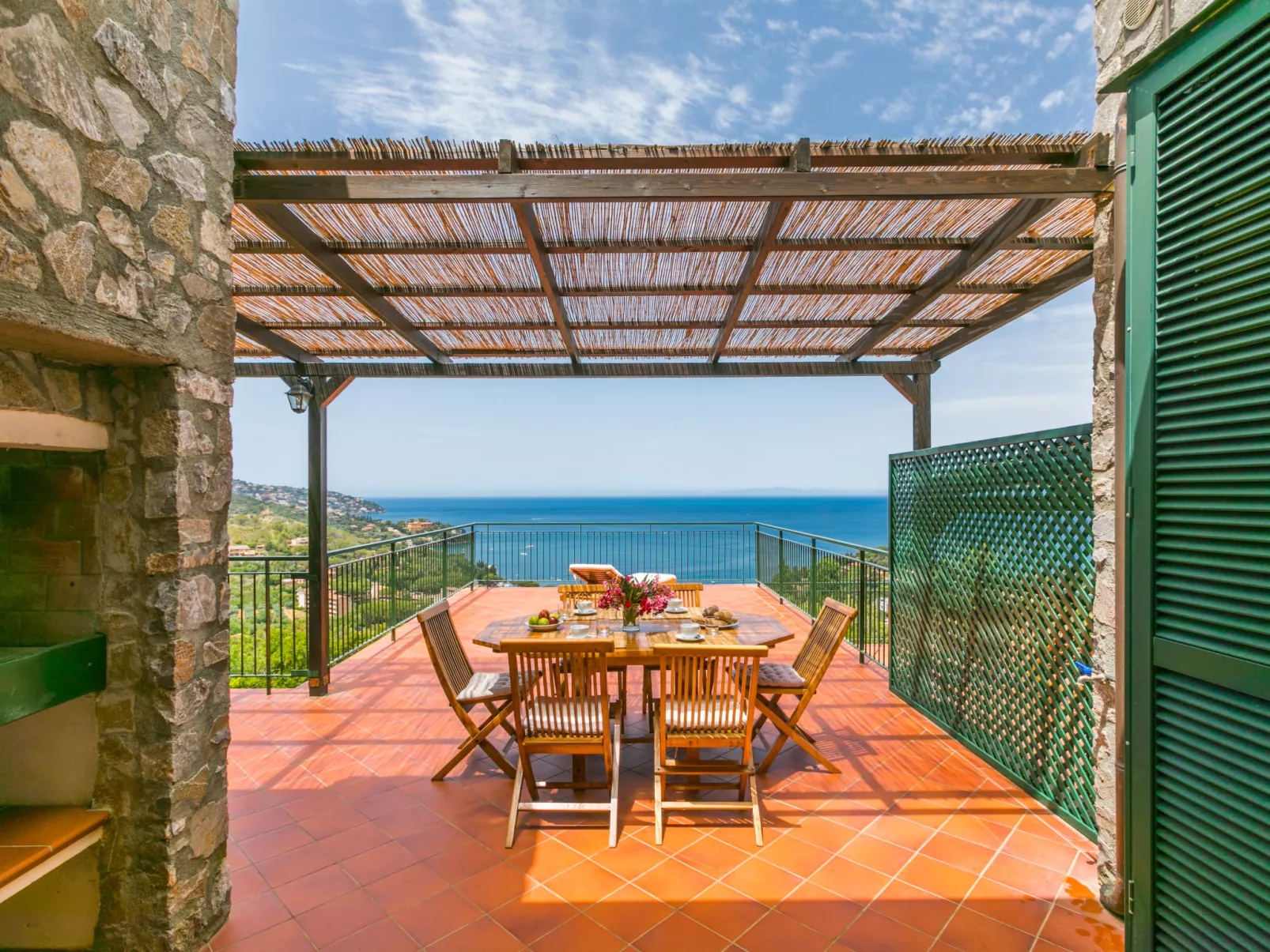 Three-room apartment-Outside