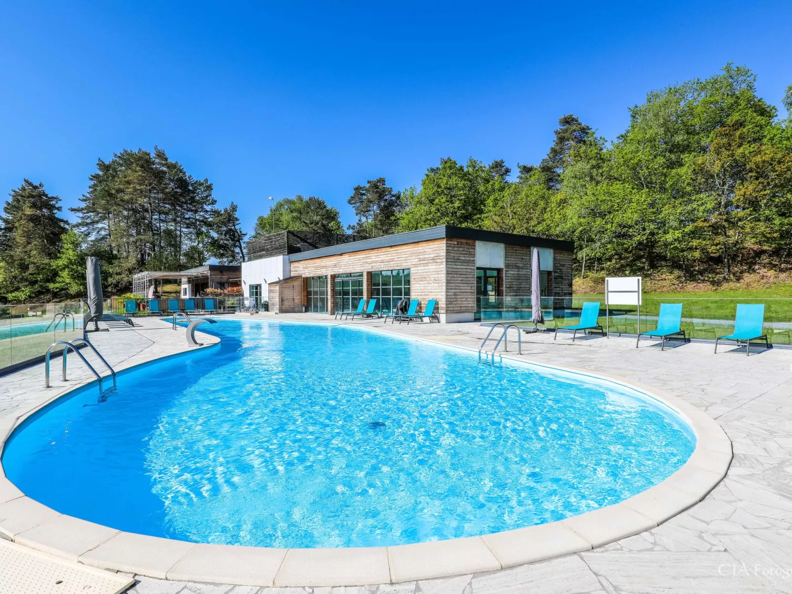Domaine des Monédières - Chalet Lac 4-6-Draußen