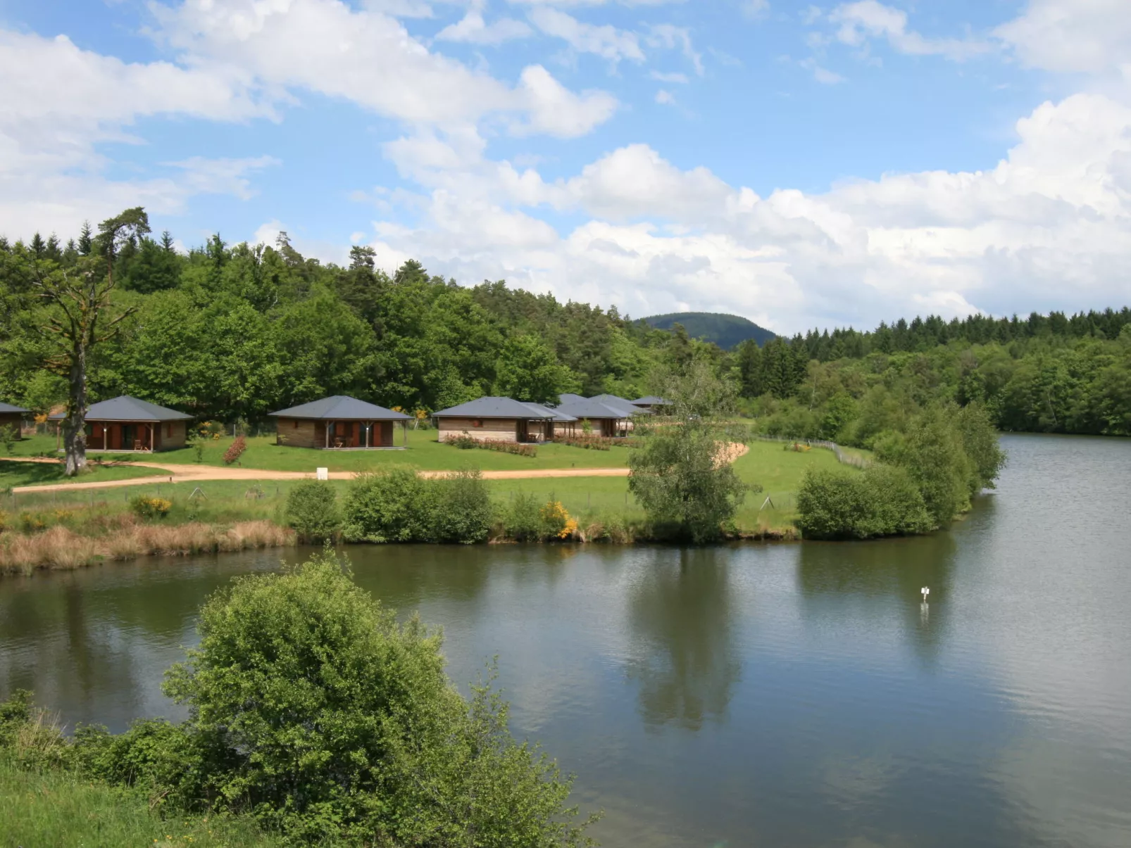Domaine des Monédières - Chalet Lac 4-6-Draußen