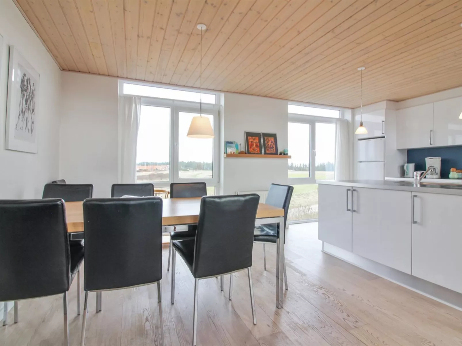 "Chris" - 750m from the sea-Inside
