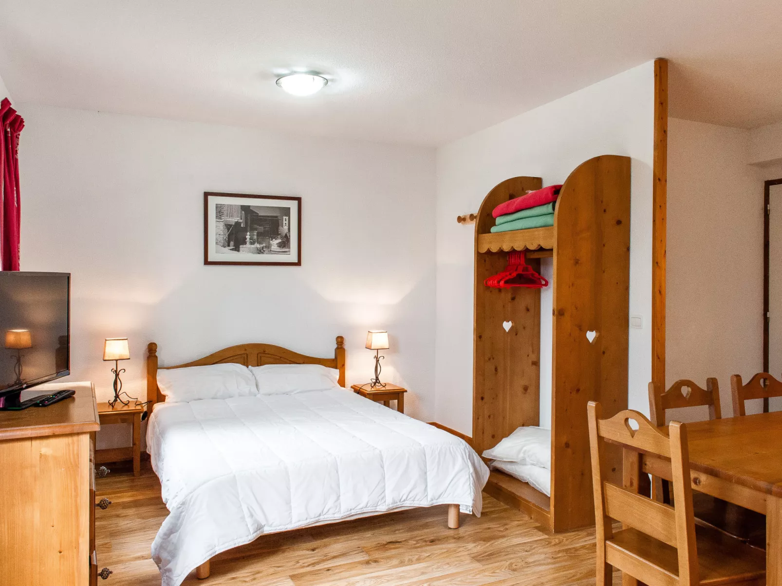 Le Bois de la Reine-Outside