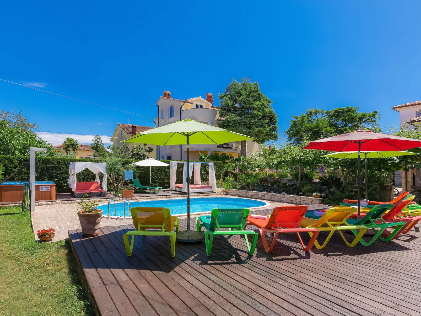 Nika-Dehors