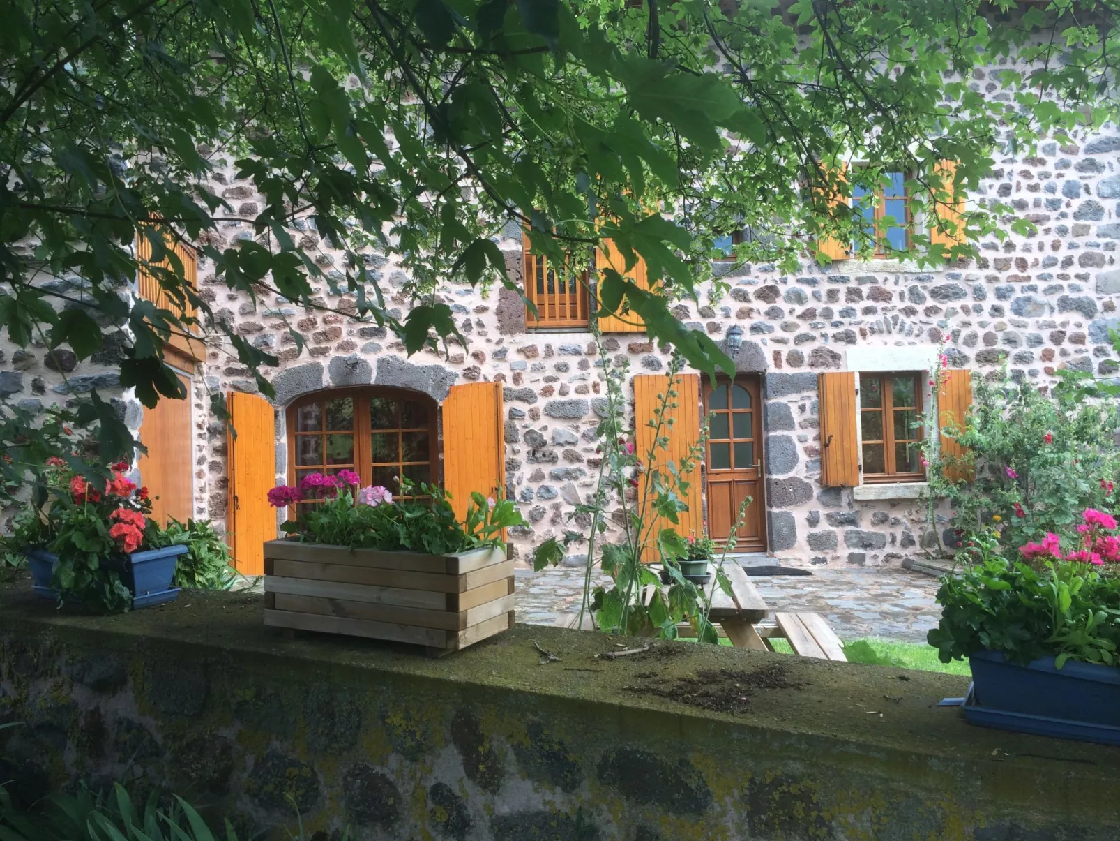 Ferme-Outside