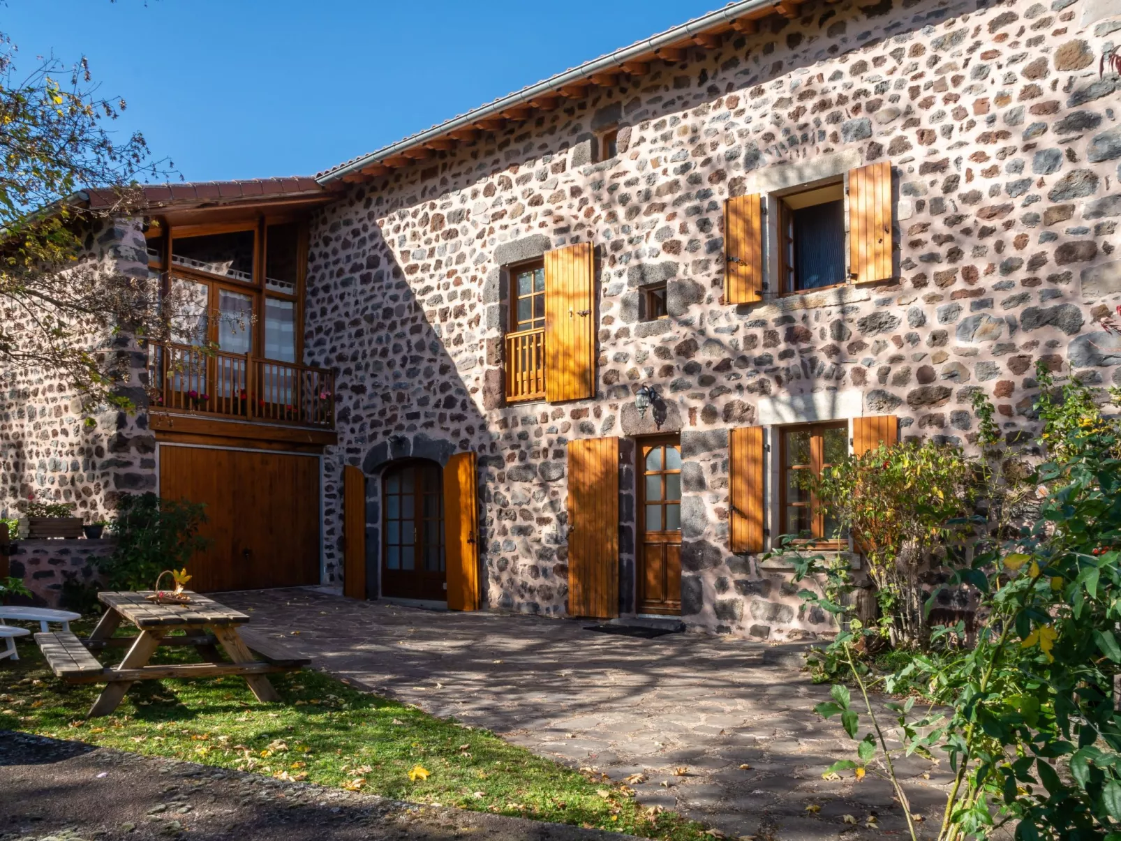 Ferme-Outside