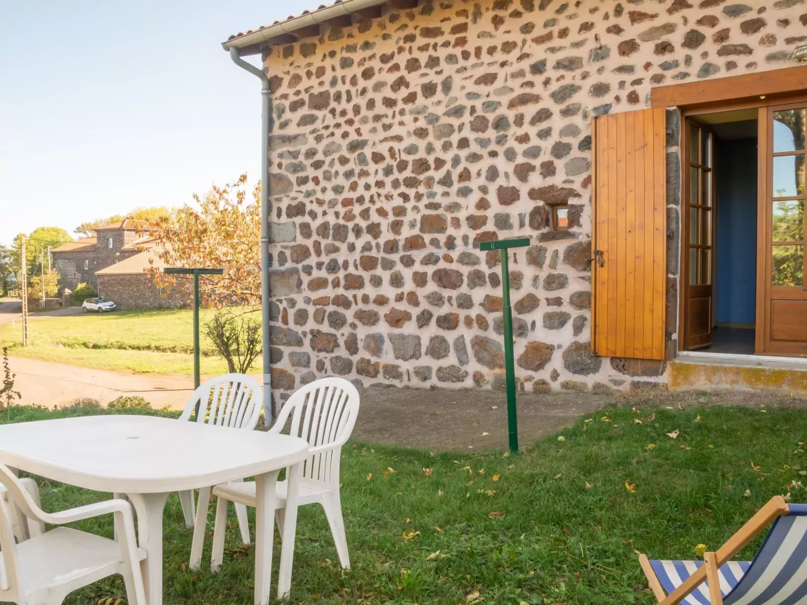 Ferme-Outside