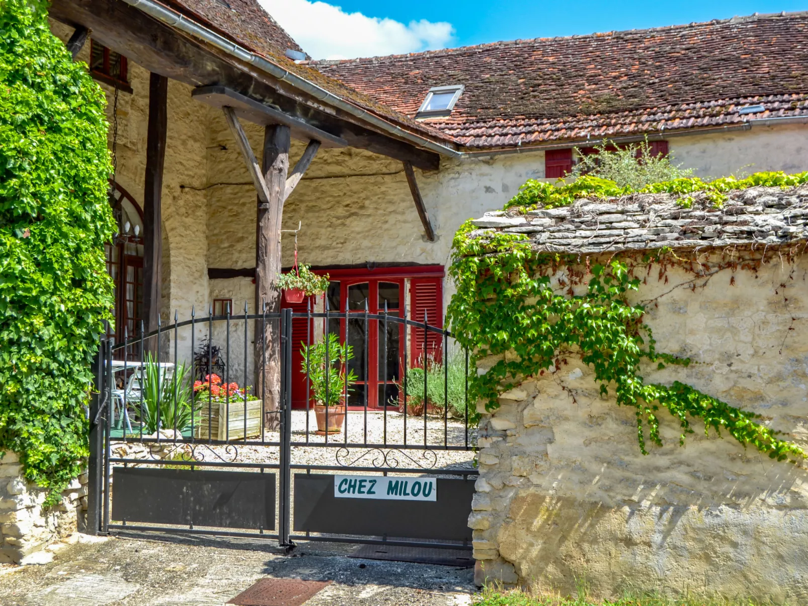 Chez Milou-Outside