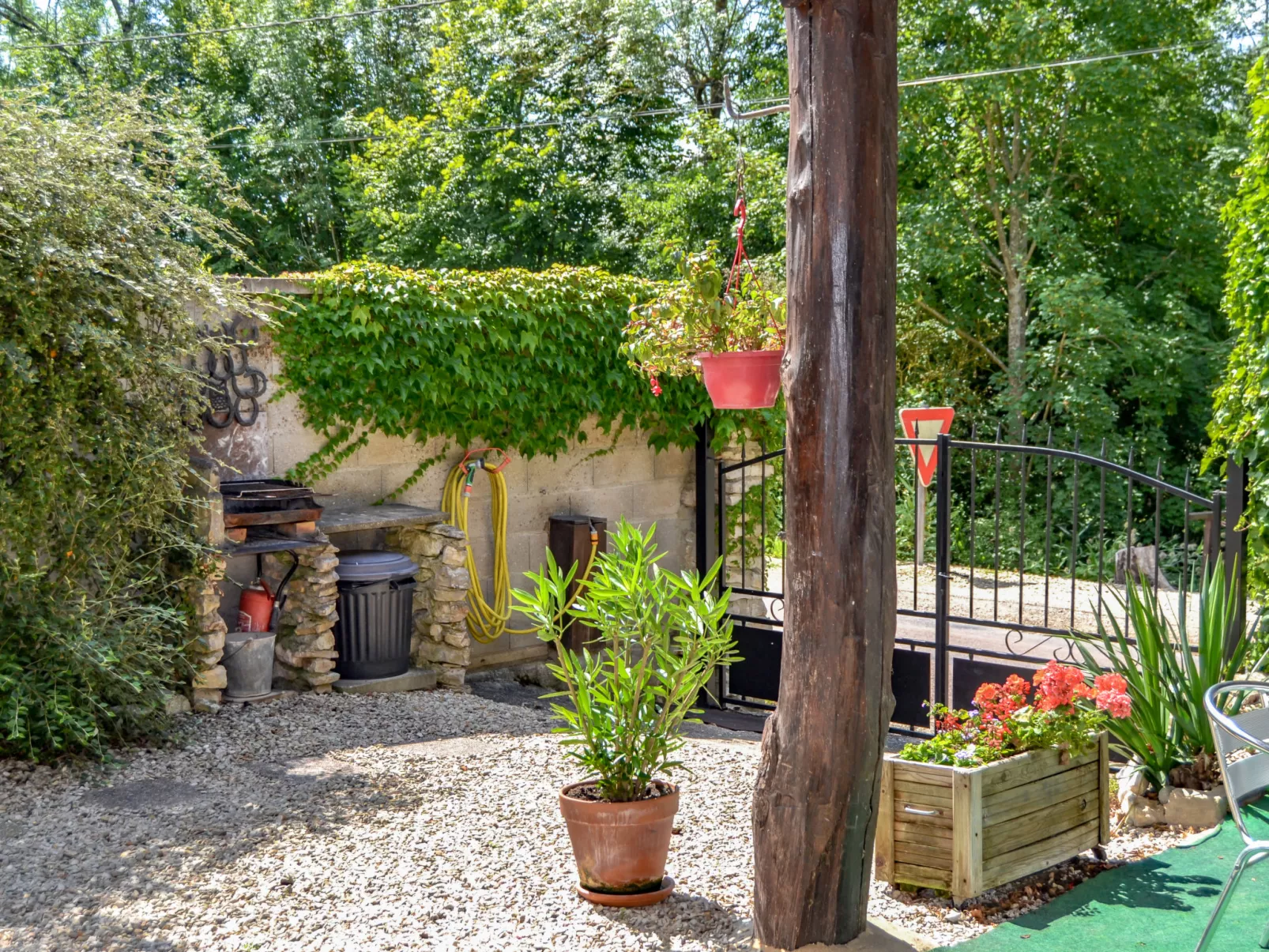 Chez Milou-Outside