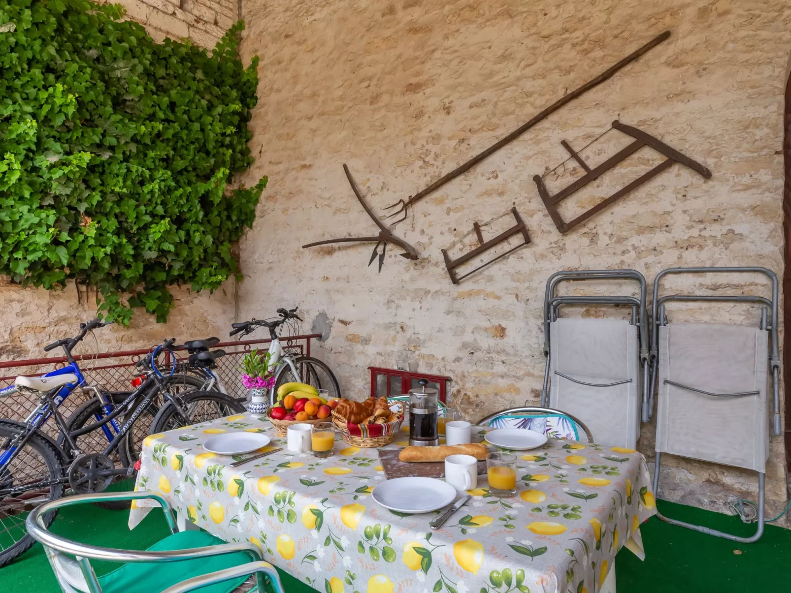 Chez Milou-Outside