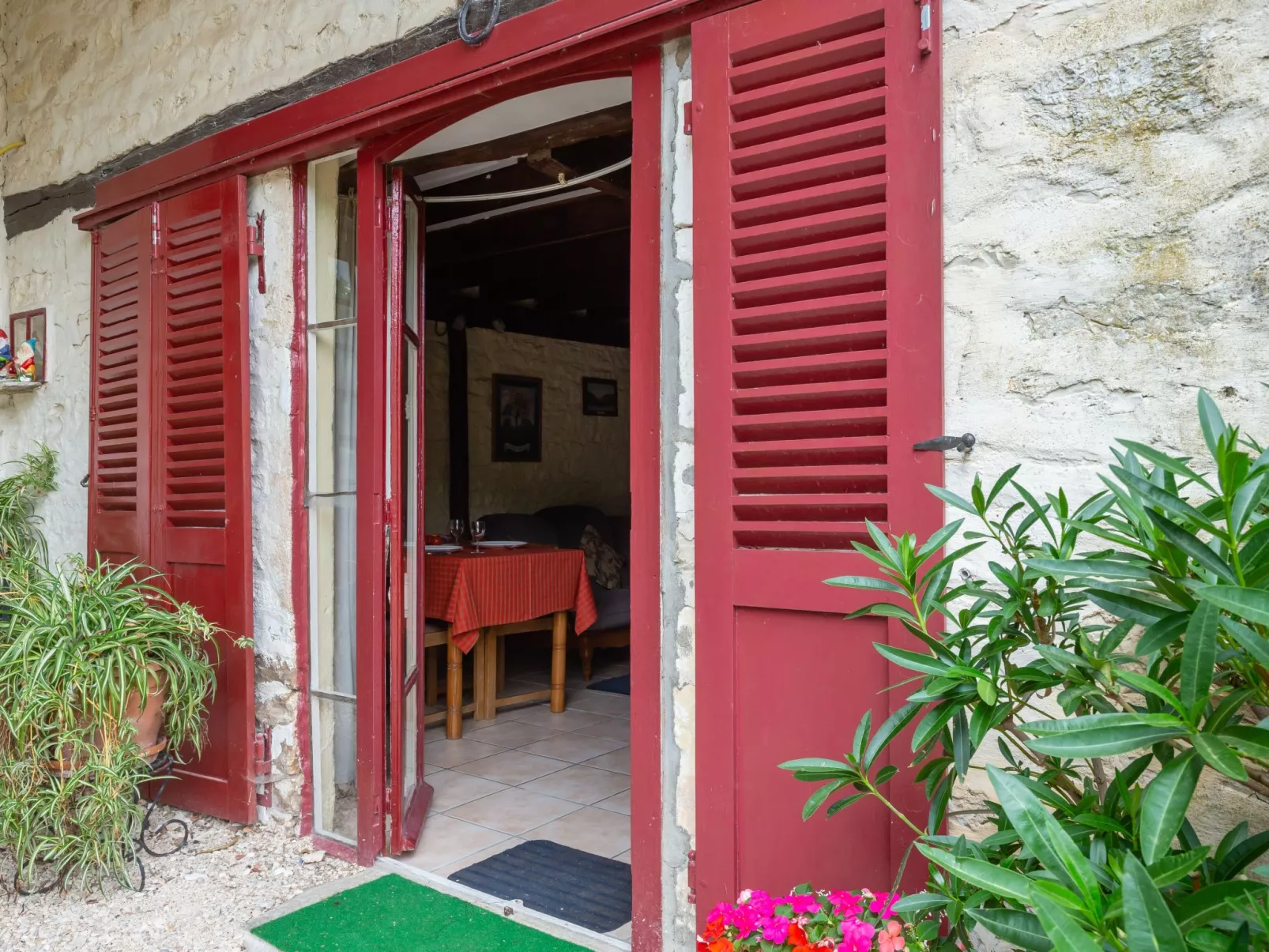 Chez Milou-Outside