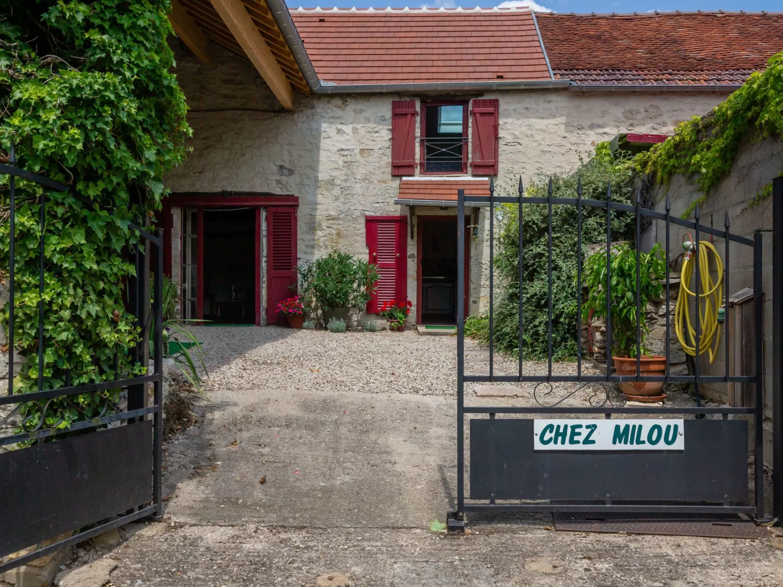 Chez Milou-Outside