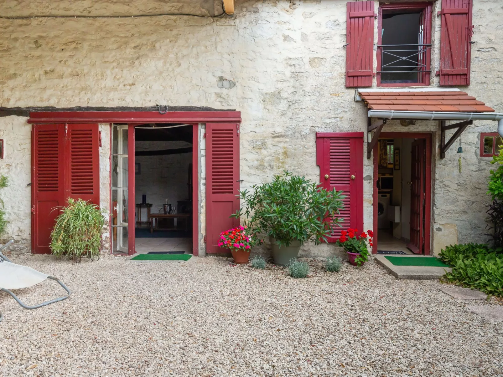 Chez Milou-Outside