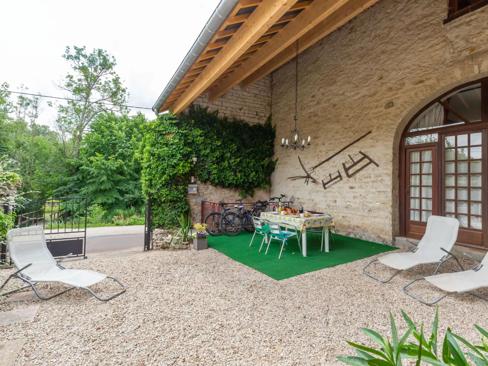 Chez Milou-Outside