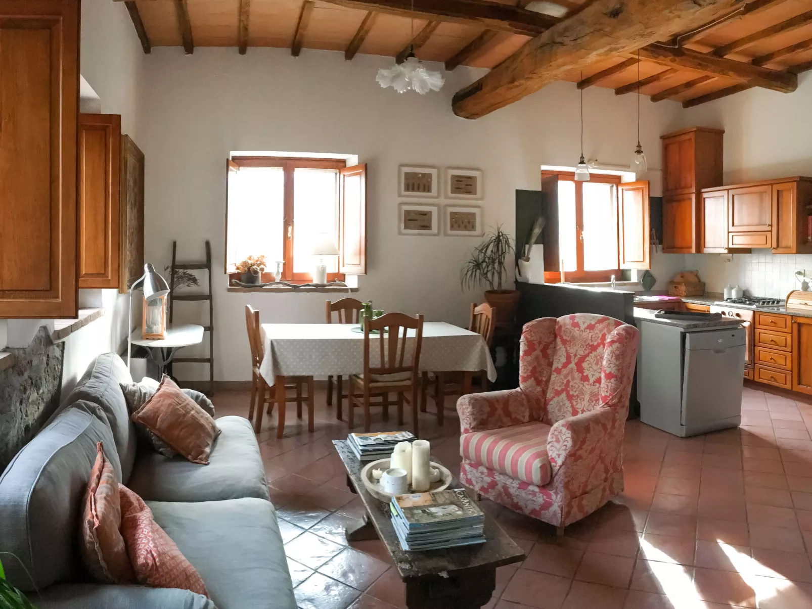 La Collina Fiorita-Inside