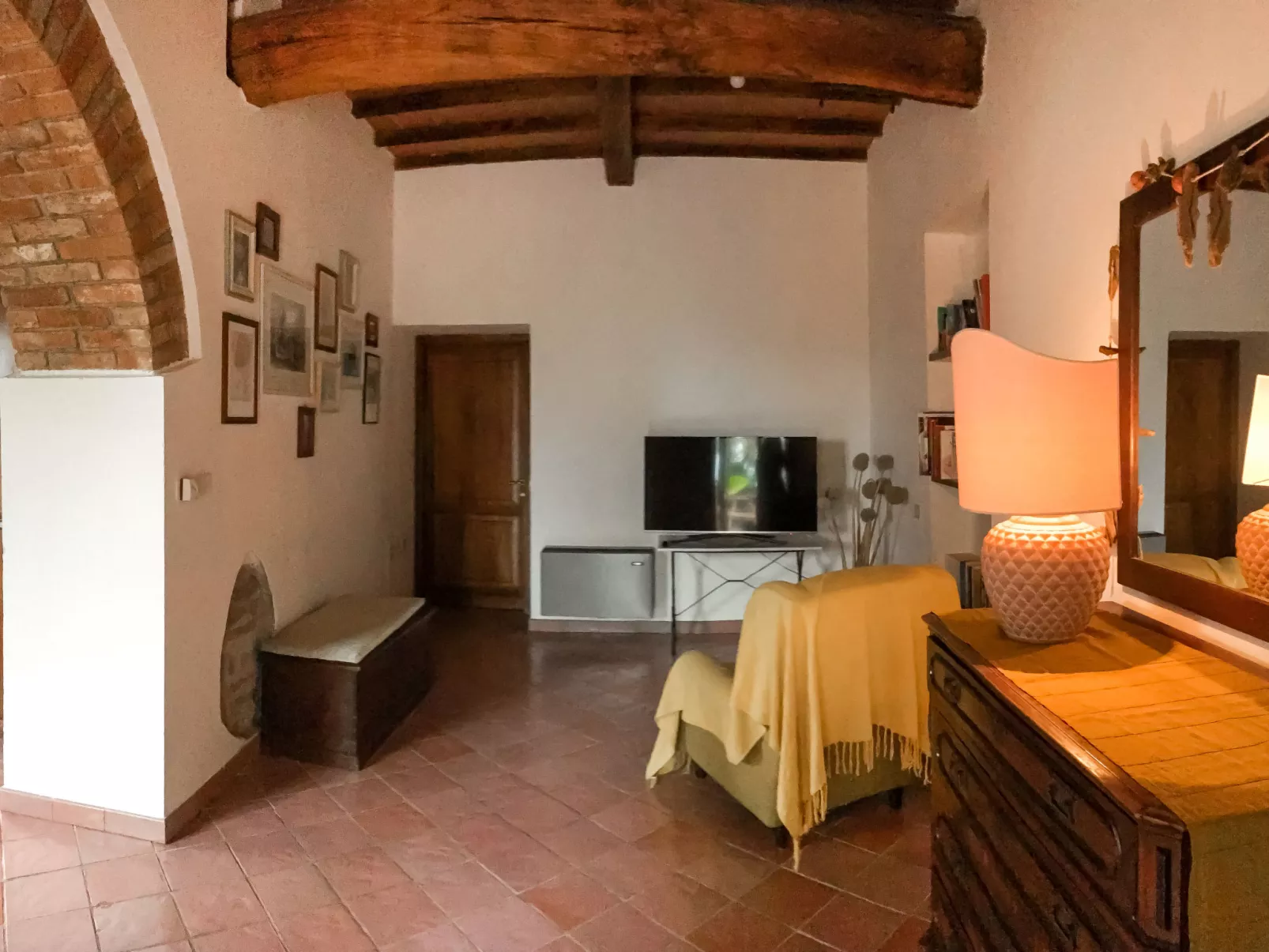 La Collina Fiorita-Inside