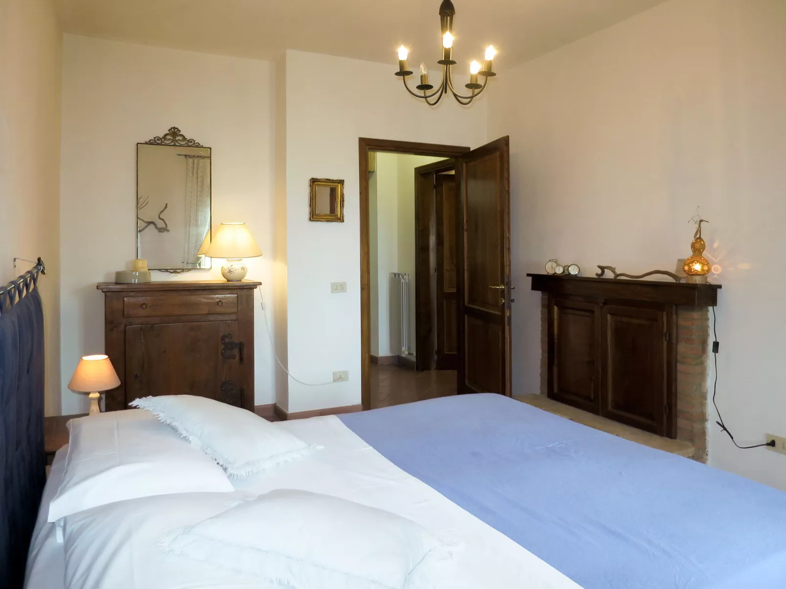 La Collina Fiorita-Inside