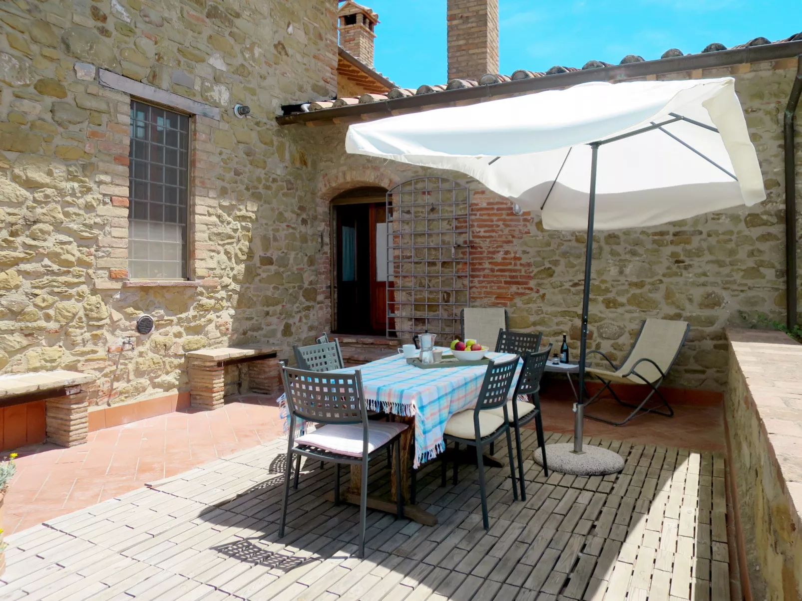 La Collina Fiorita-Outside