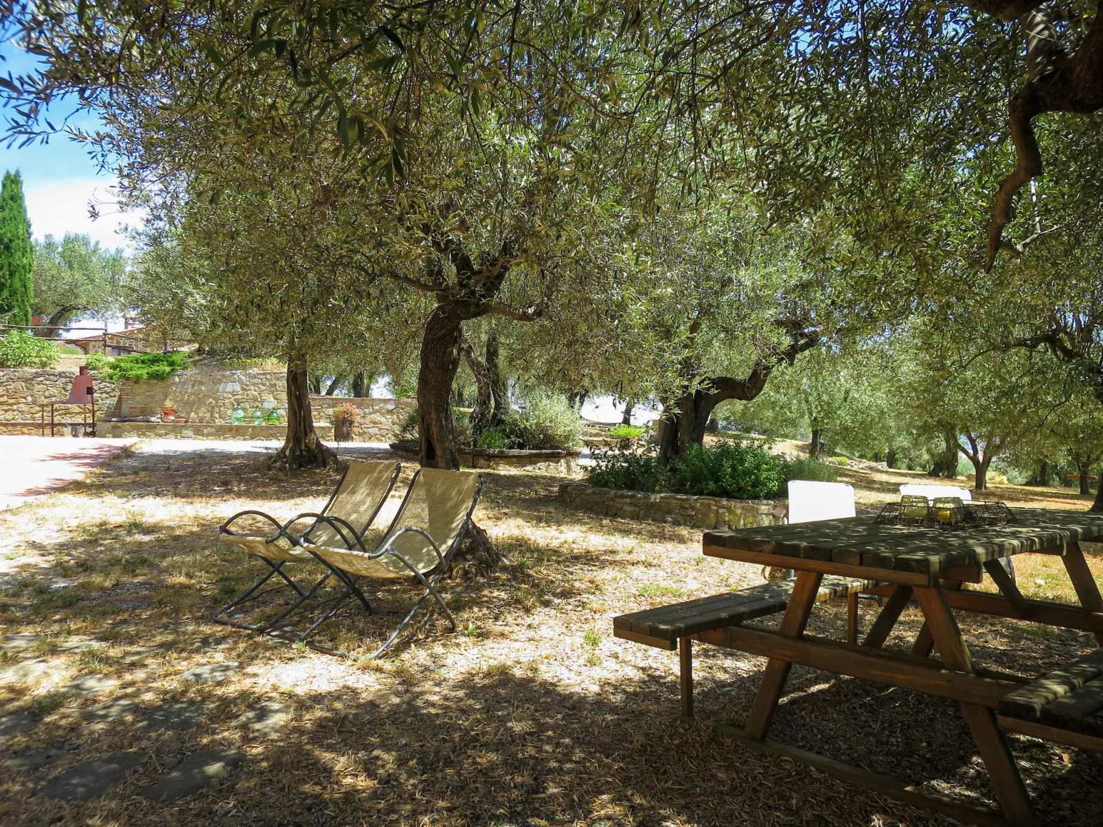La Collina Fiorita-Outside