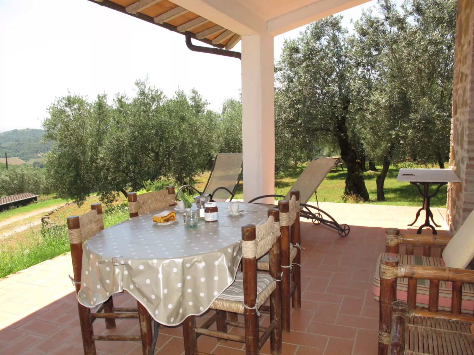 La Collina Fiorita-Outside