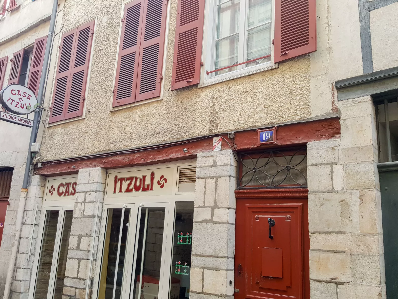 Casa Itzuli-Outside