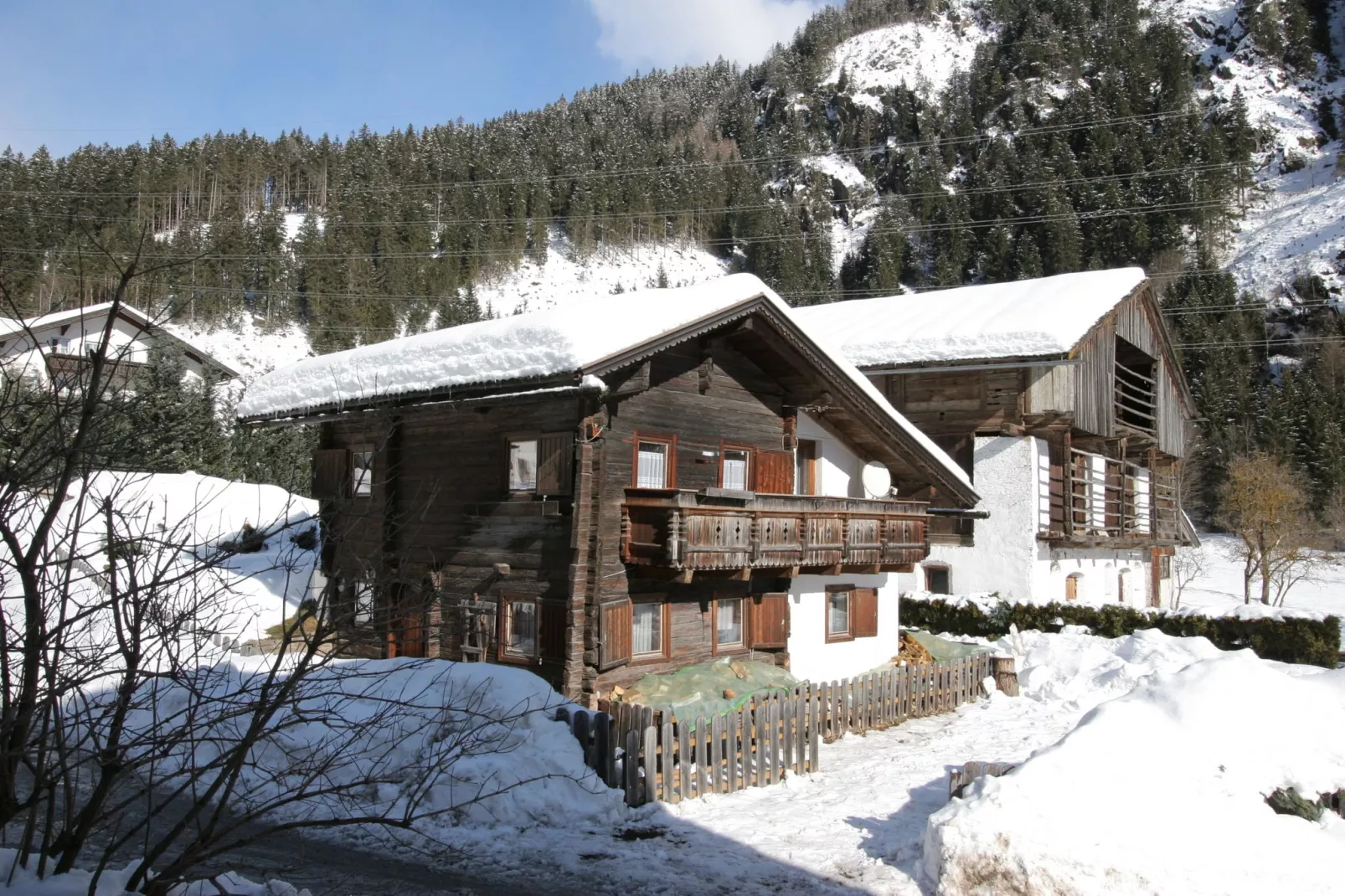 Schmiddle-Exterior winter