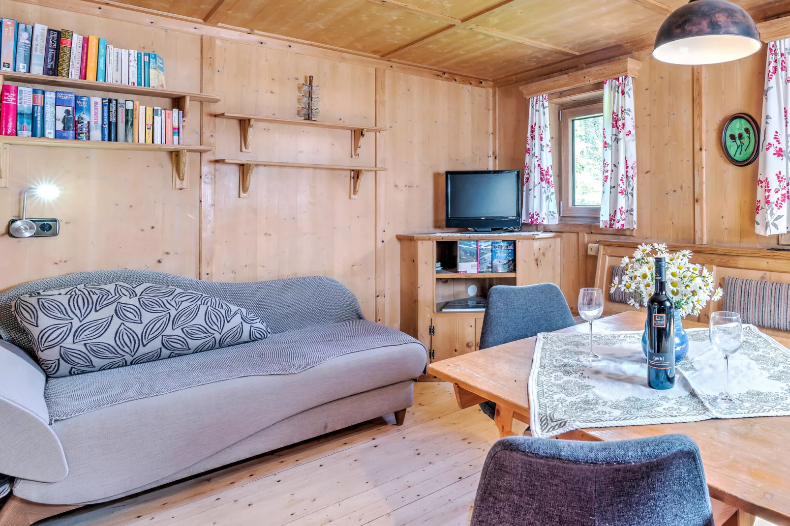Schmiddle-Living room