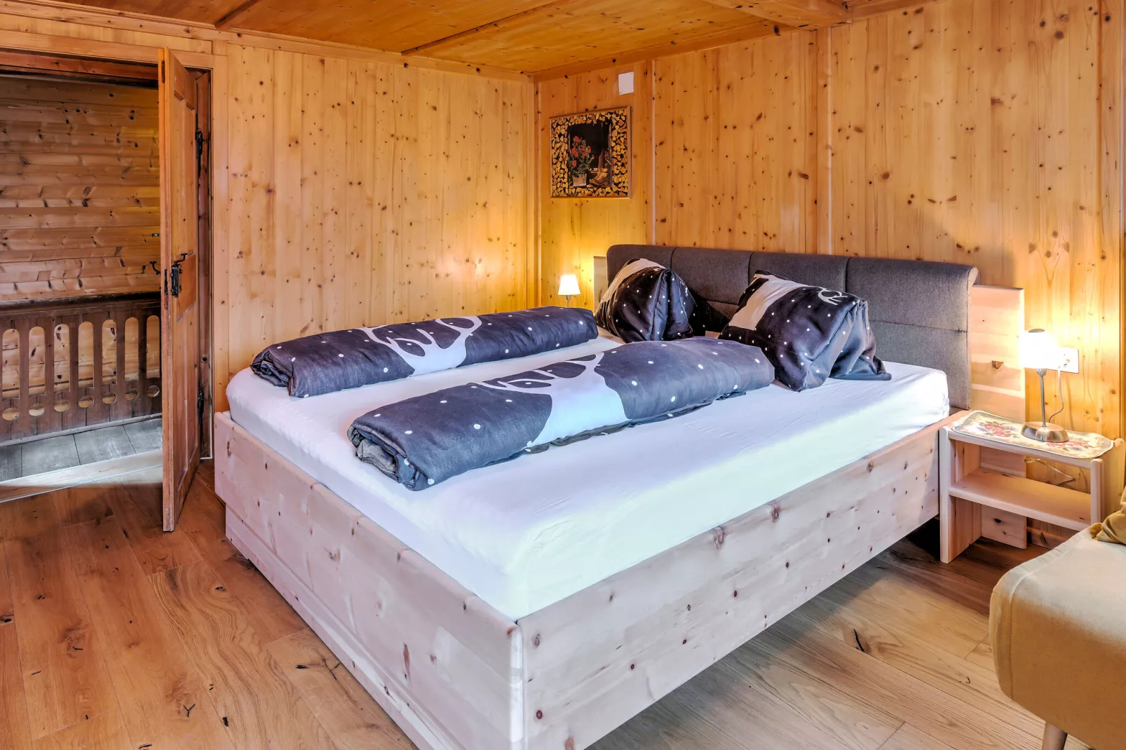 Schmiddle-Bedroom