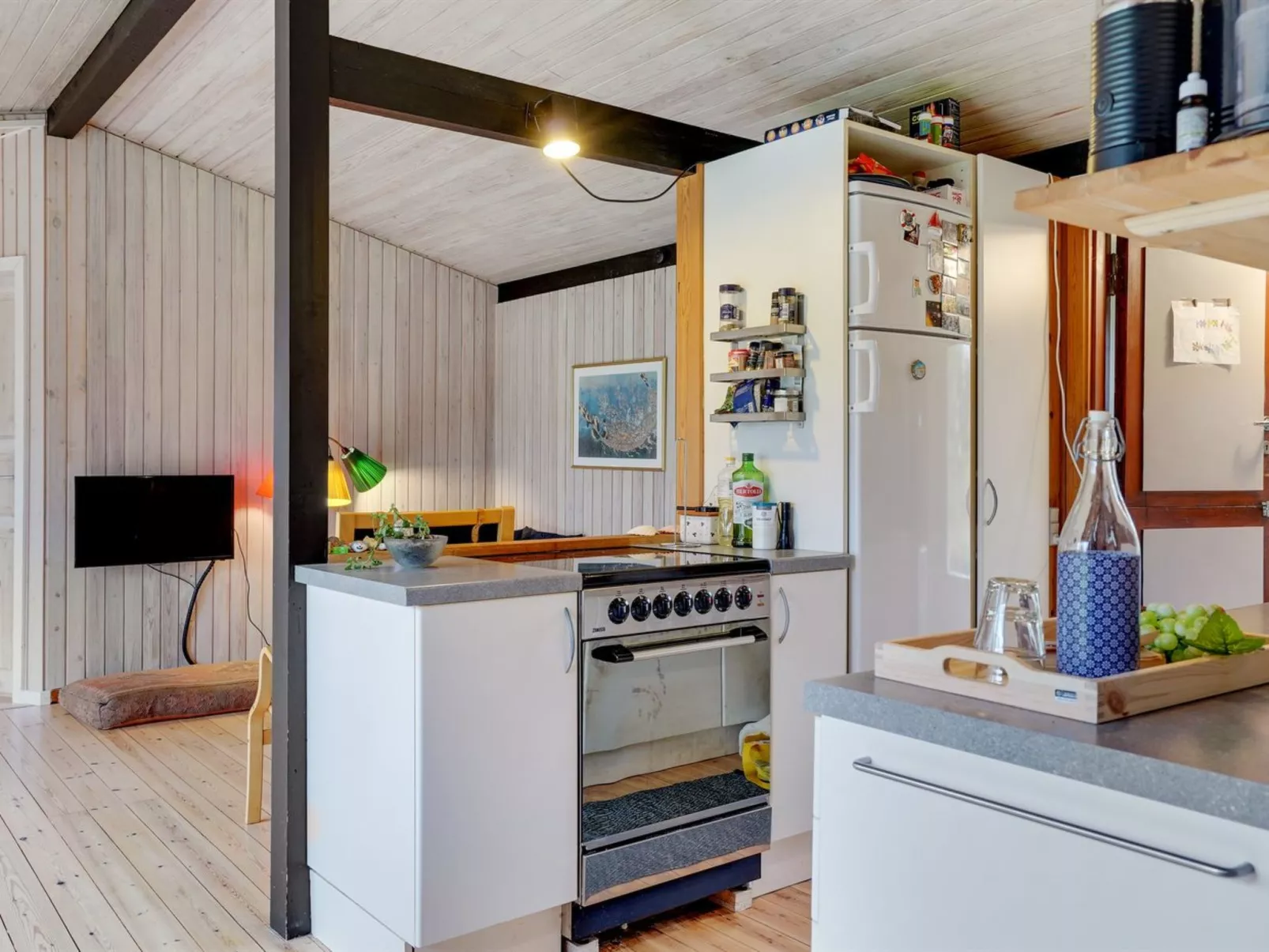 "Sarah" - 500m from the sea-Inside