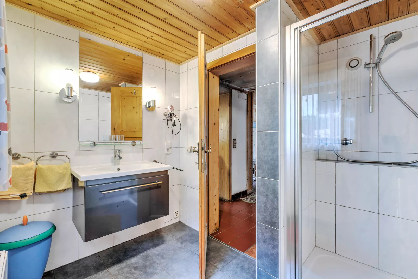 Schmiddle-Bathroom