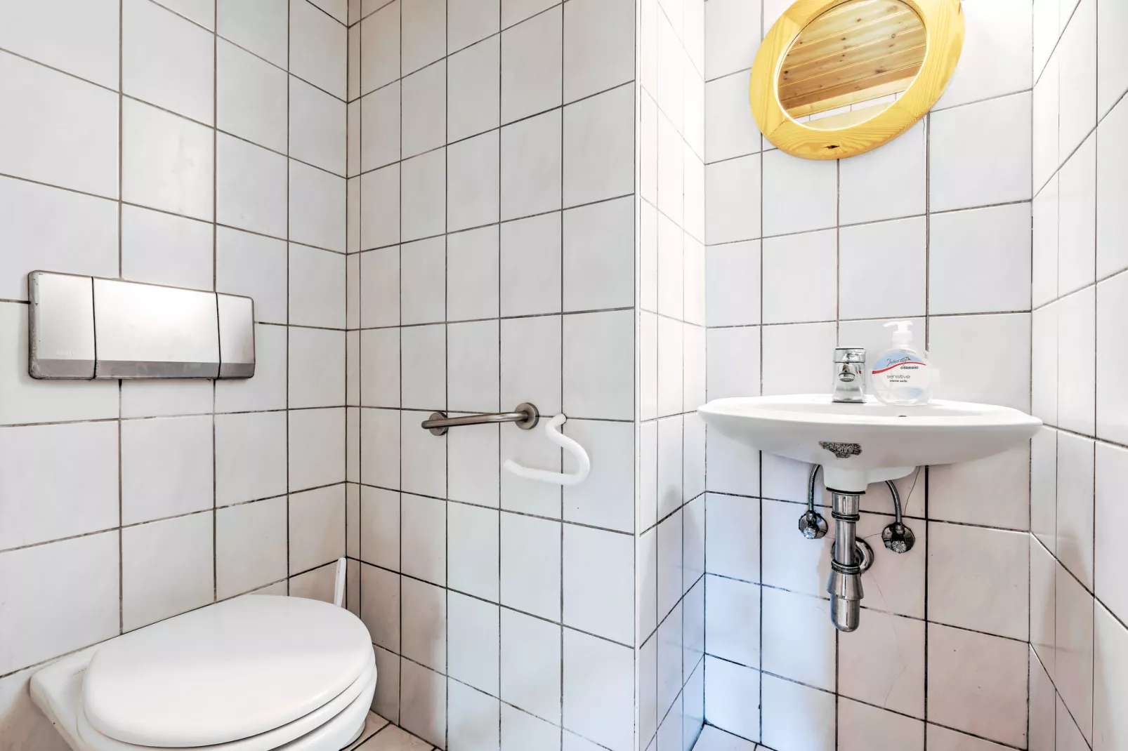 Schmiddle-Bathroom