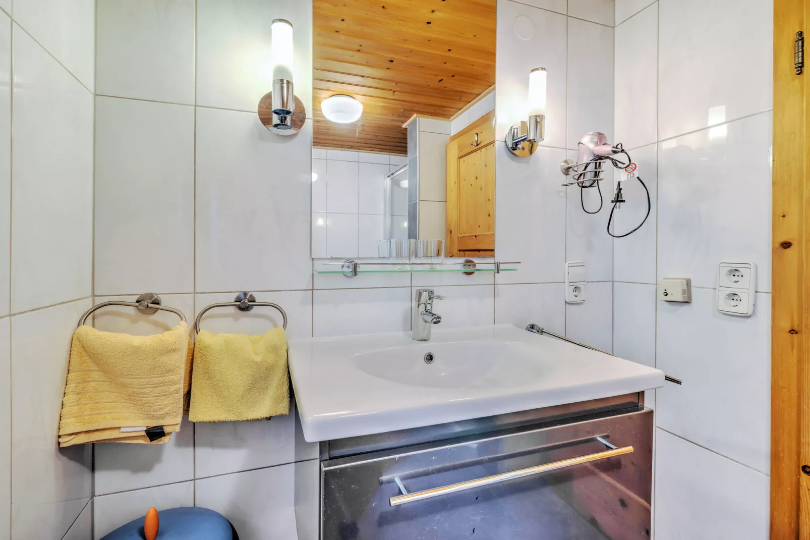Schmiddle-Bathroom
