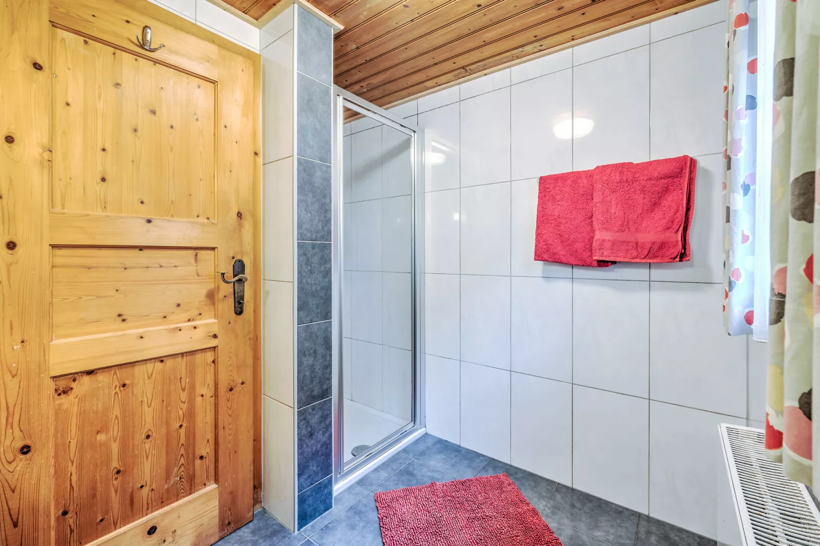 Schmiddle-Bathroom