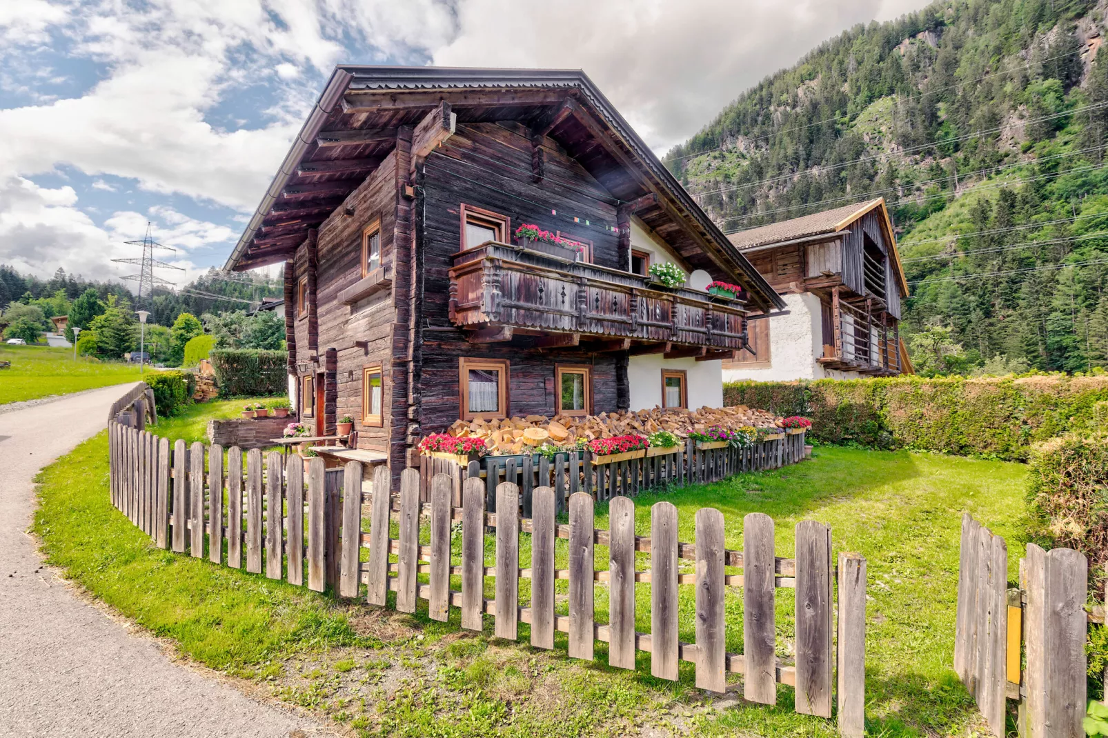 Schmiddle-Exterior summer