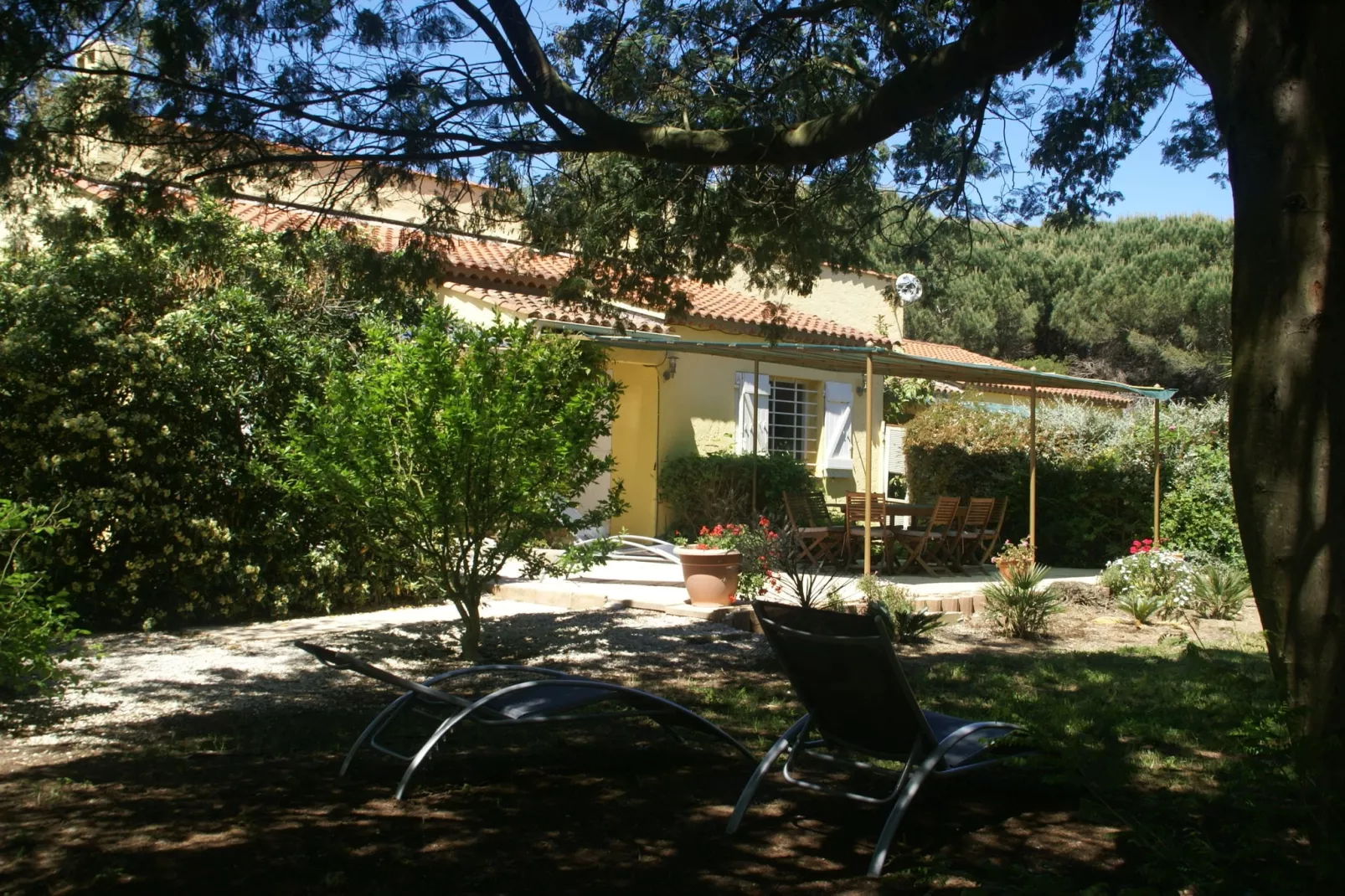 Romarins-Exterior summer