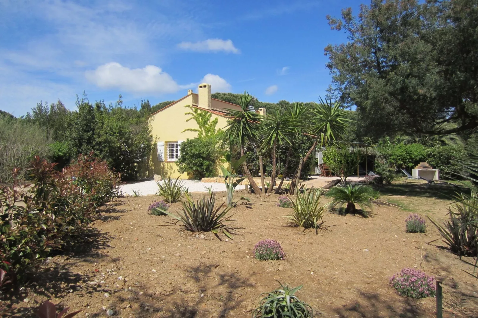 Romarins-Exterior summer
