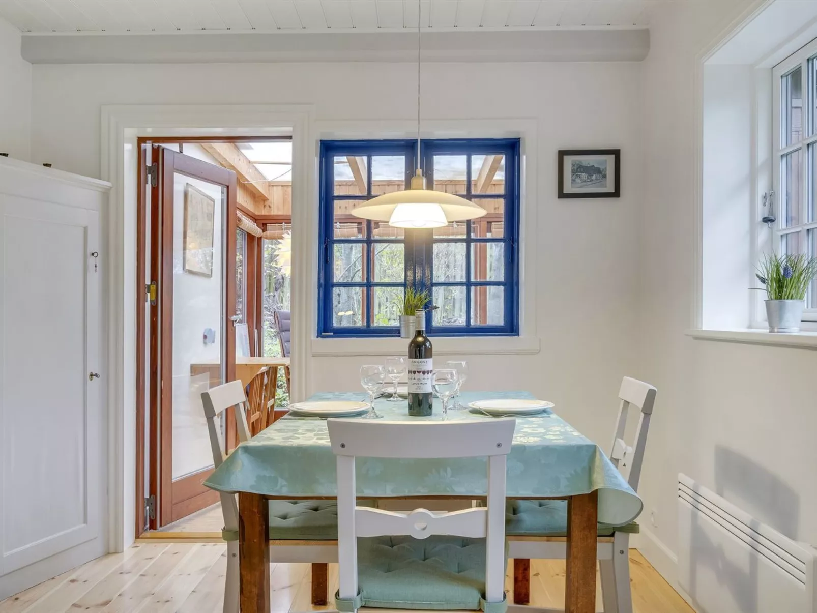 "Tabetha" - 25m from the sea-Inside