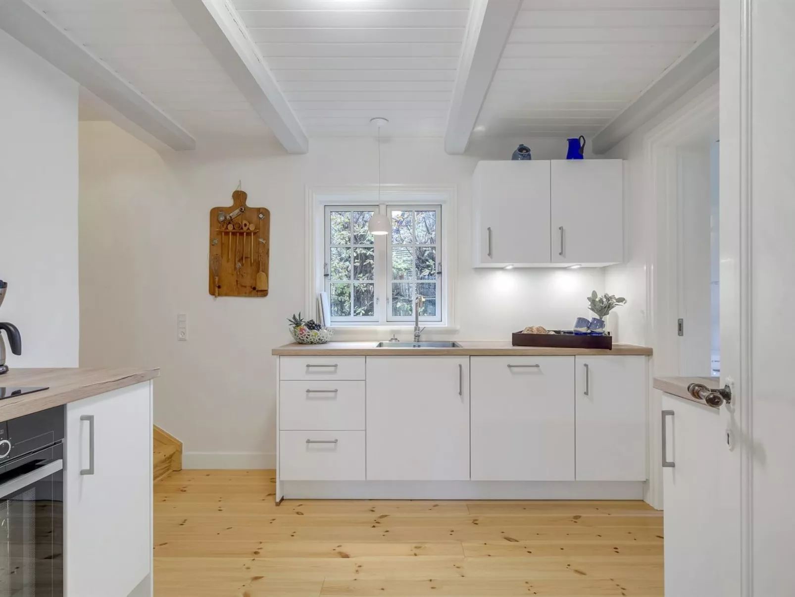 "Tabetha" - 25m from the sea-Inside