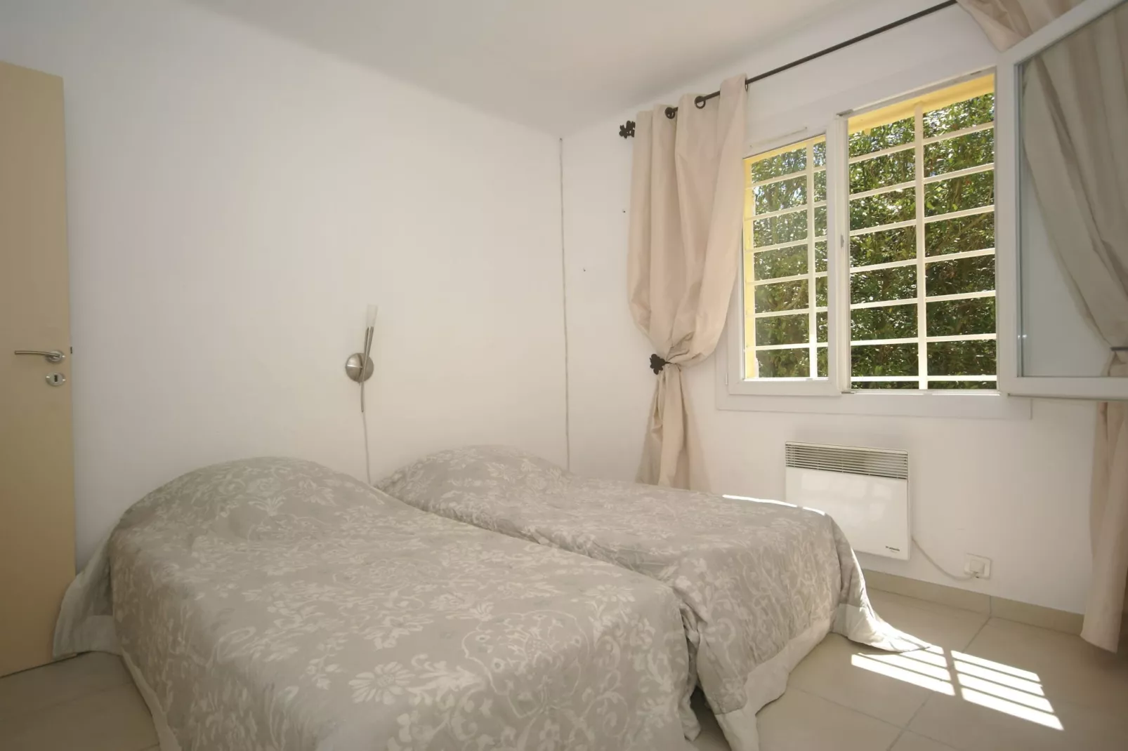 Romarins-Bedroom
