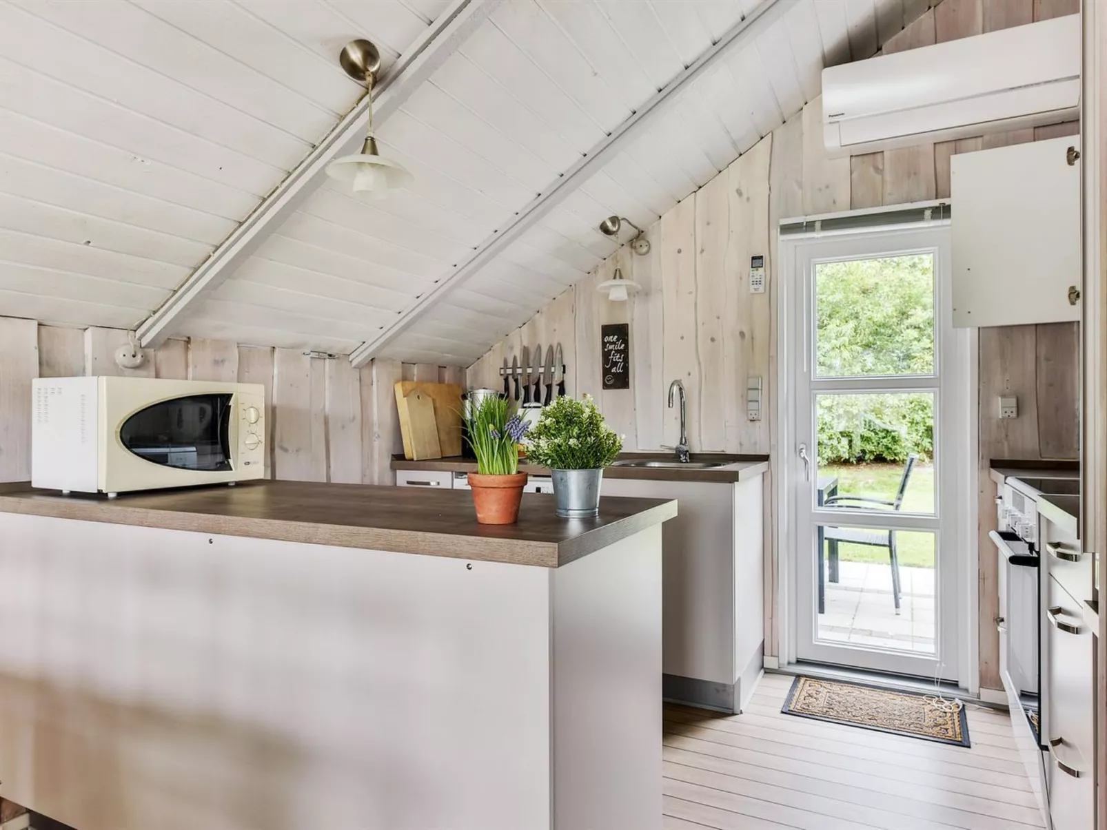 "Ines" - 25km from the sea-Drinnen