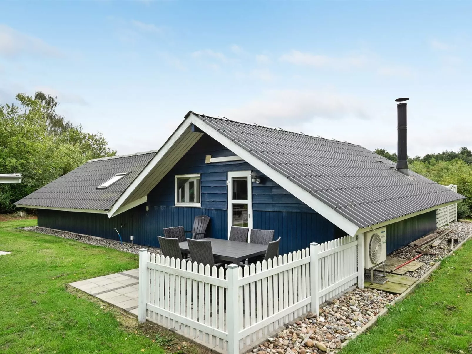 "Ines" - 25km from the sea-Drinnen