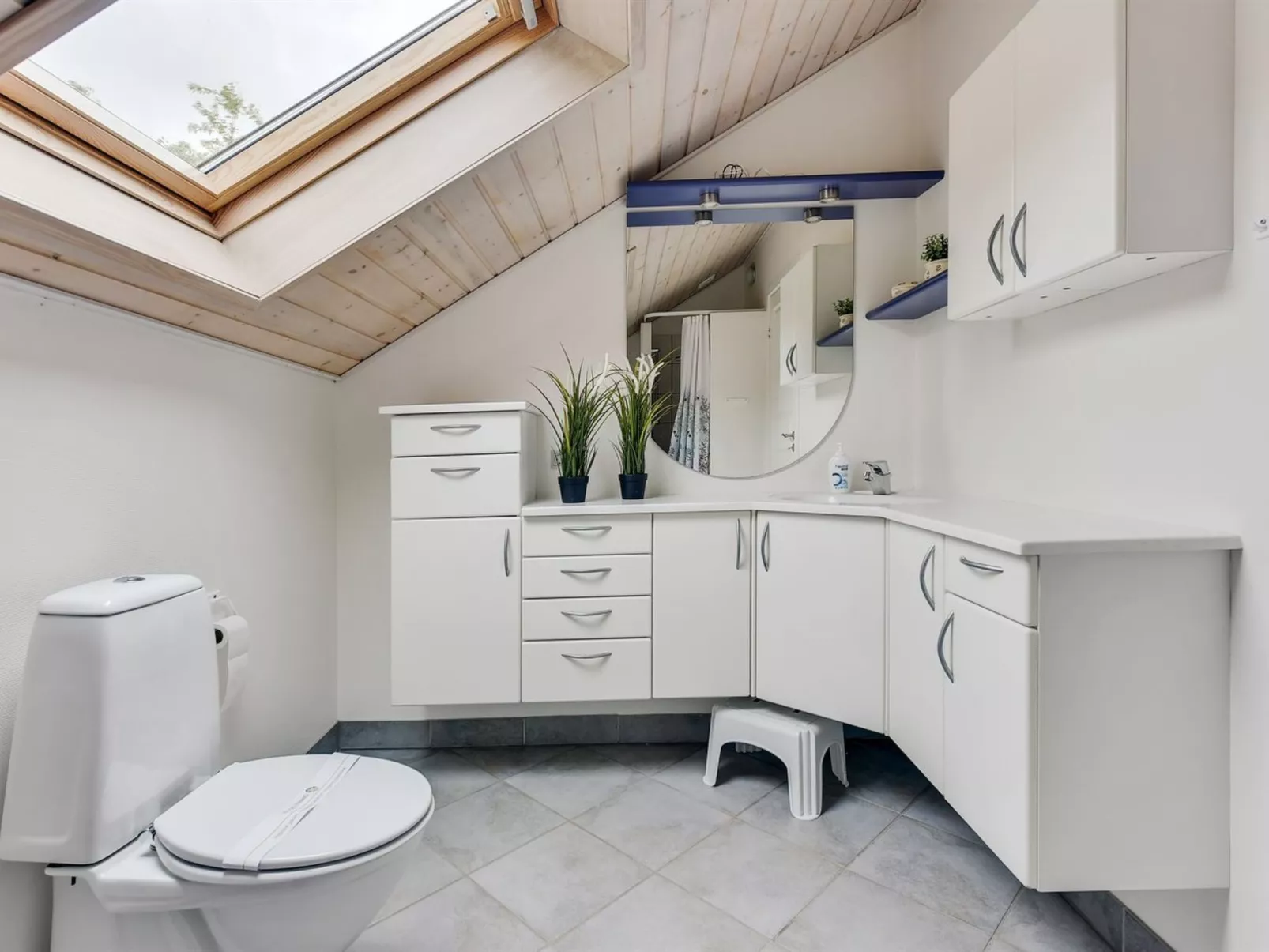 "Ines" - 25km from the sea-Drinnen
